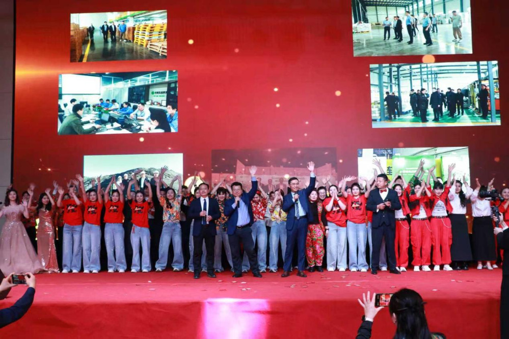 Sinchem Group grandly held the 2025 Annual Work Summary Meeting and the 2026 Spring Festival Gala